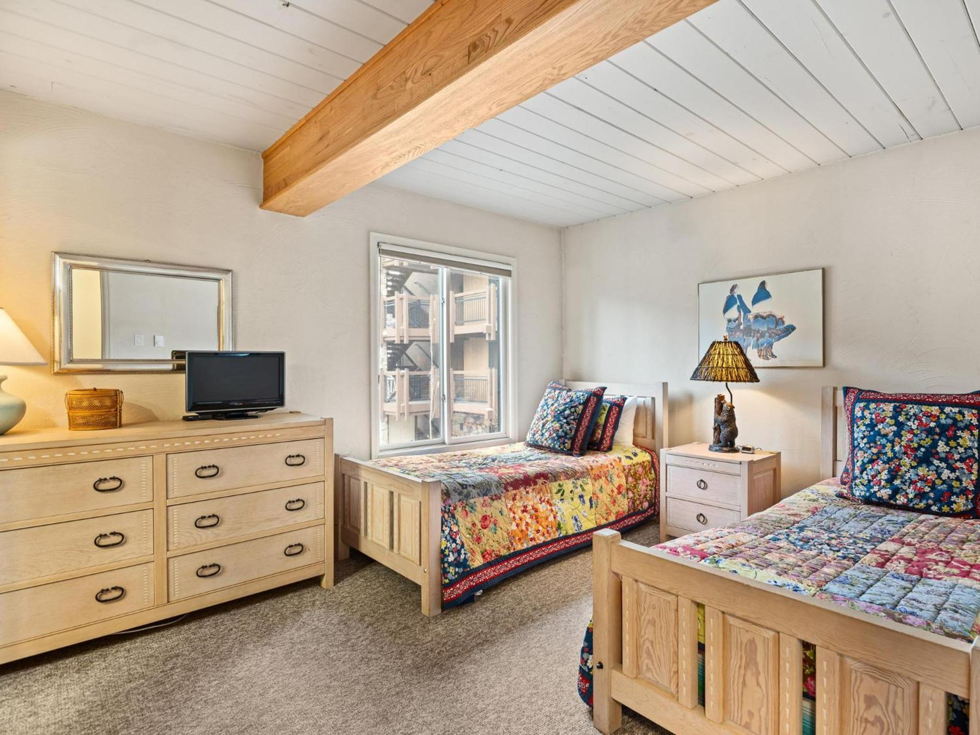 Lift One Condominiums - One, Two, Three Bedroom Units Adjacent To Downtown Aspen Room photo