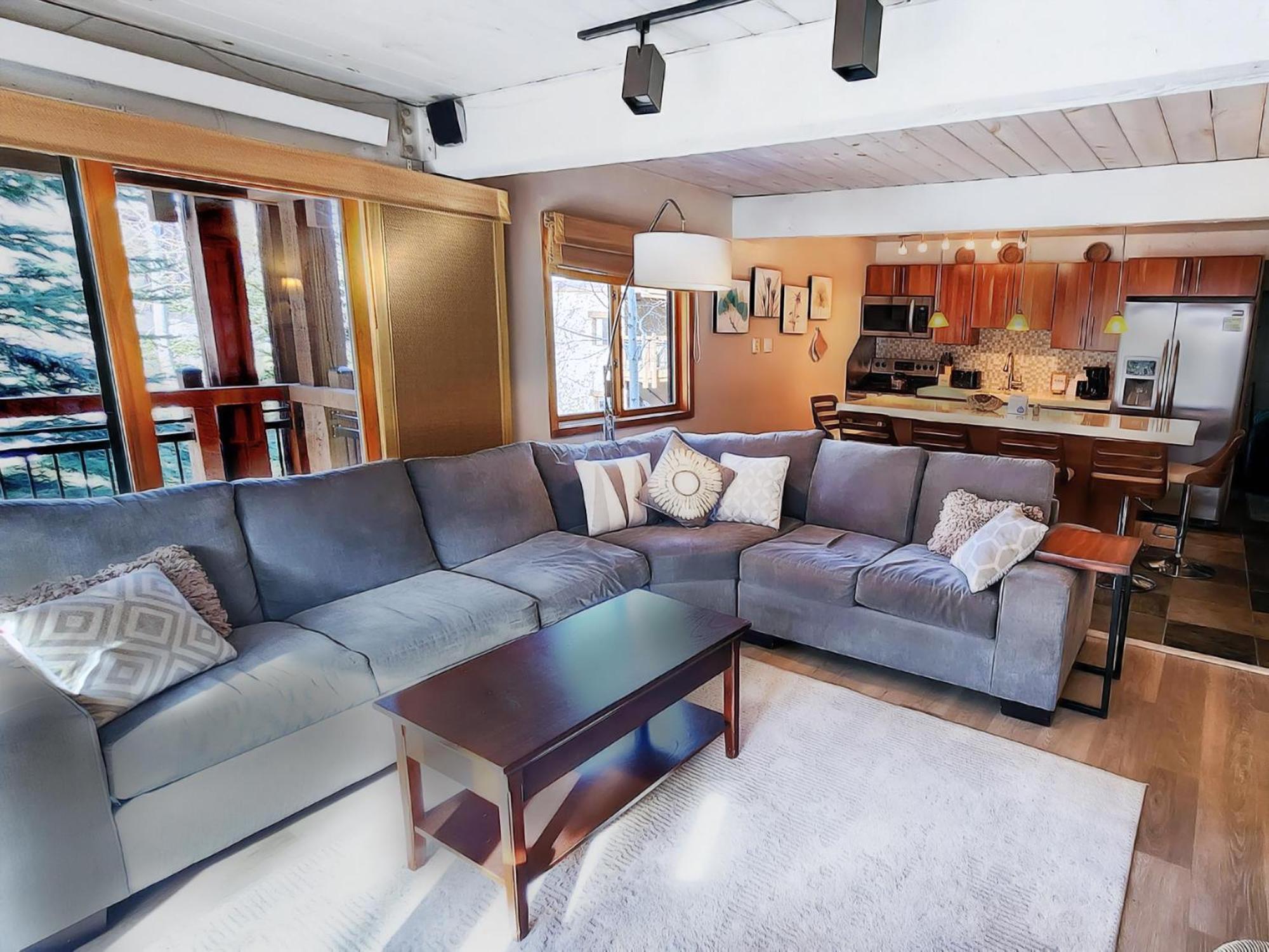 Lift One Condominiums - One, Two, Three Bedroom Units Adjacent To Downtown Aspen Room photo