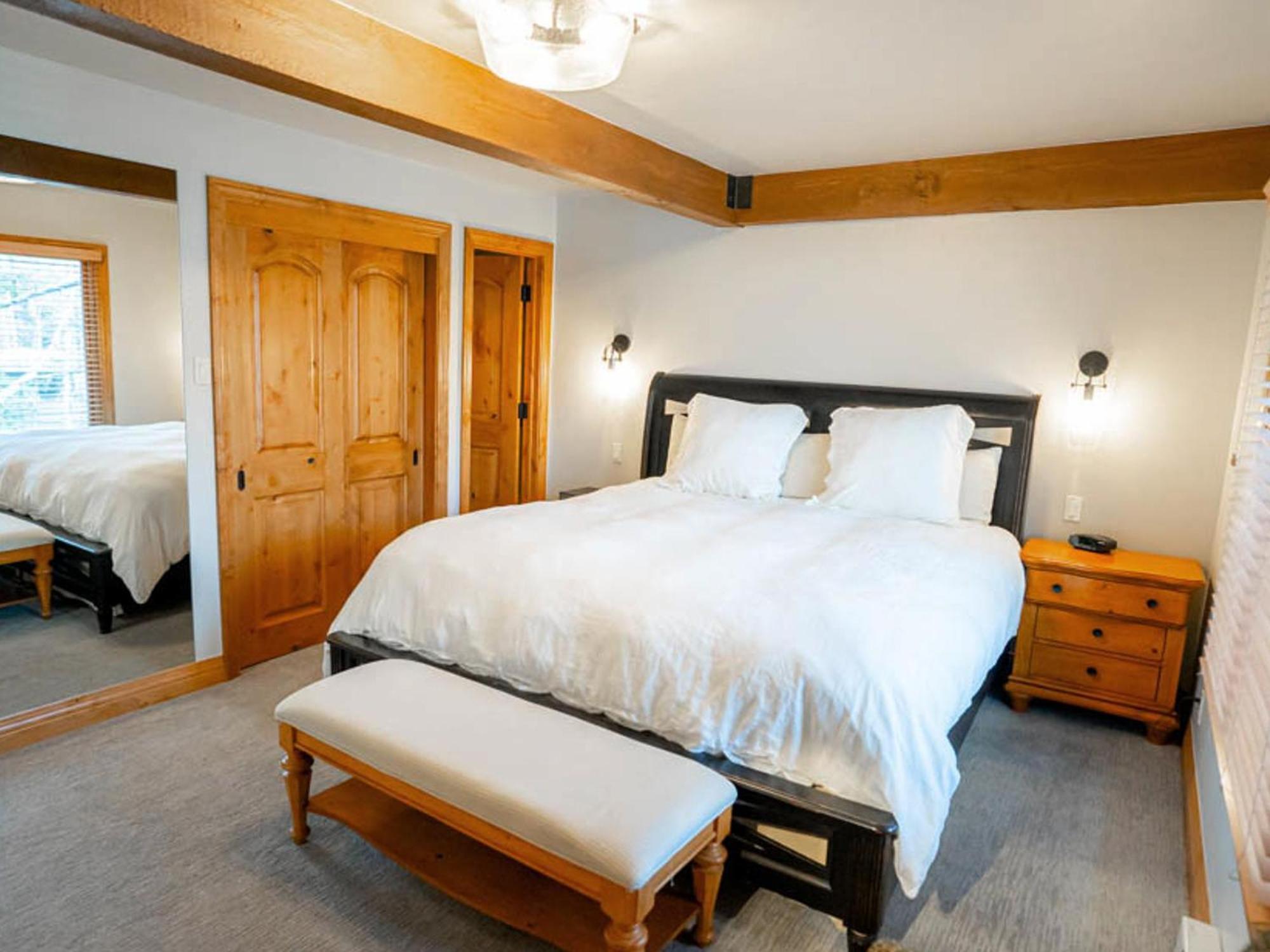 Lift One Condominiums - One, Two, Three Bedroom Units Adjacent To Downtown Aspen Room photo