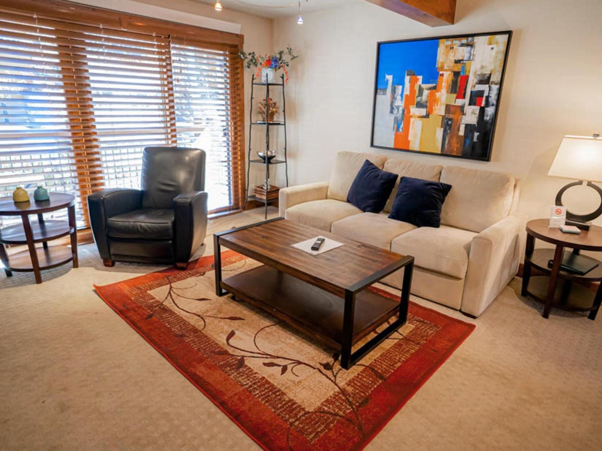 Lift One Condominiums - One, Two, Three Bedroom Units Adjacent To Downtown Aspen Room photo