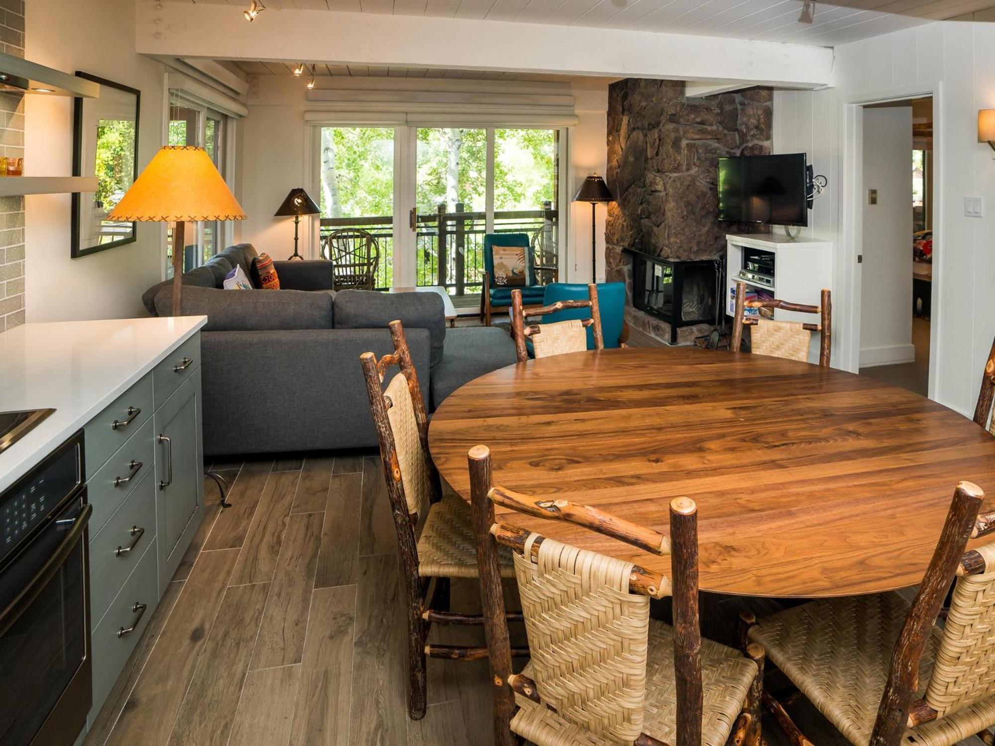 Lift One Condominiums - One, Two, Three Bedroom Units Adjacent To Downtown Aspen Room photo