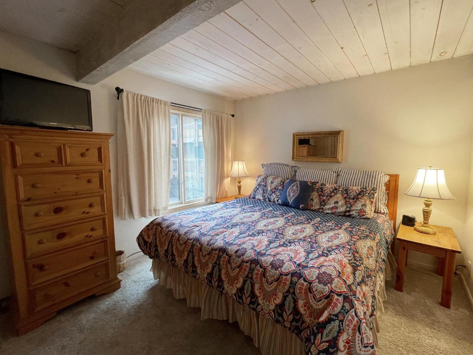 Lift One Condominiums - One, Two, Three Bedroom Units Adjacent To Downtown Aspen Room photo