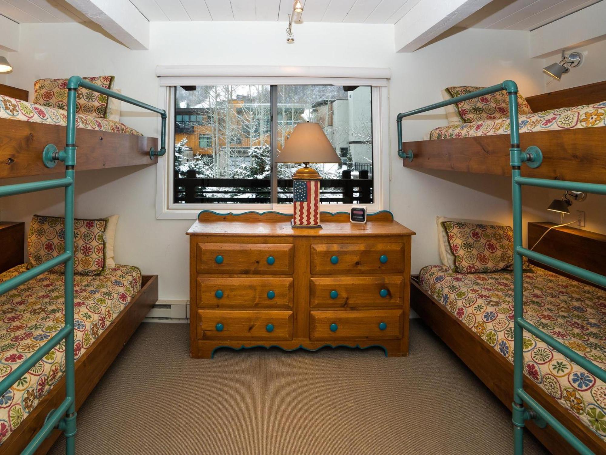 Lift One Condominiums - One, Two, Three Bedroom Units Adjacent To Downtown Aspen Room photo
