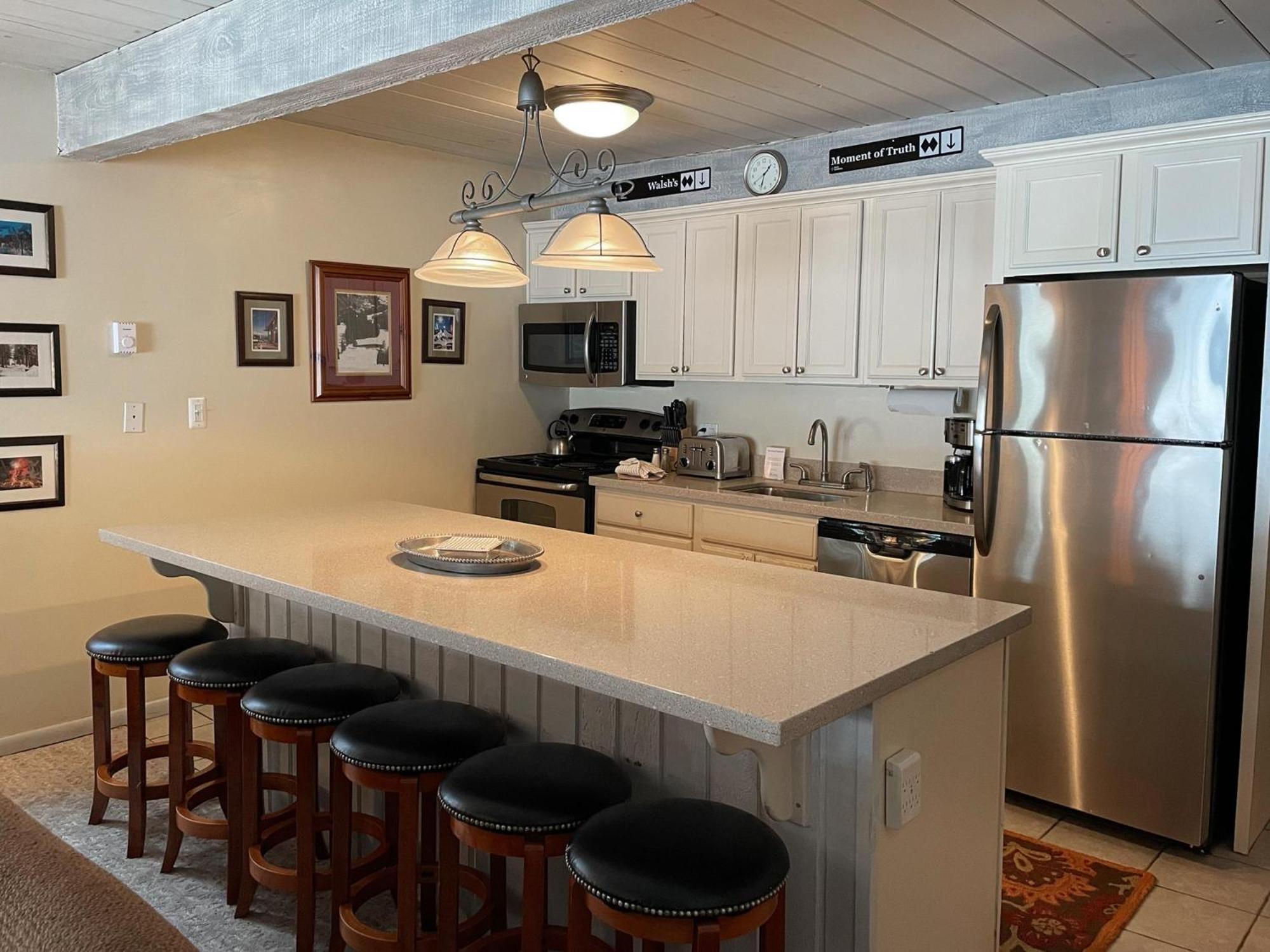Lift One Condominiums - One, Two, Three Bedroom Units Adjacent To Downtown Aspen Room photo