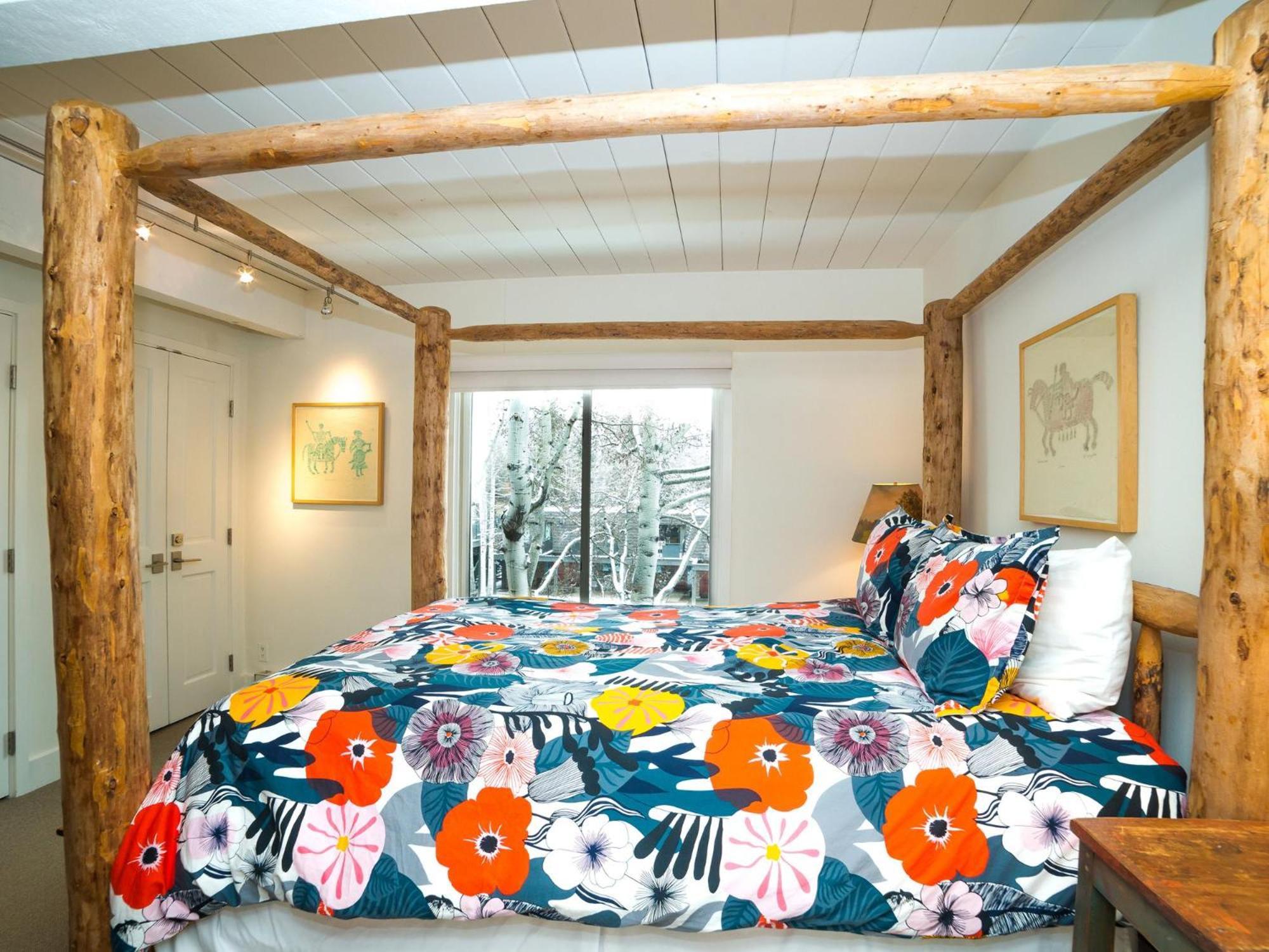 Lift One Condominiums - One, Two, Three Bedroom Units Adjacent To Downtown Aspen Room photo