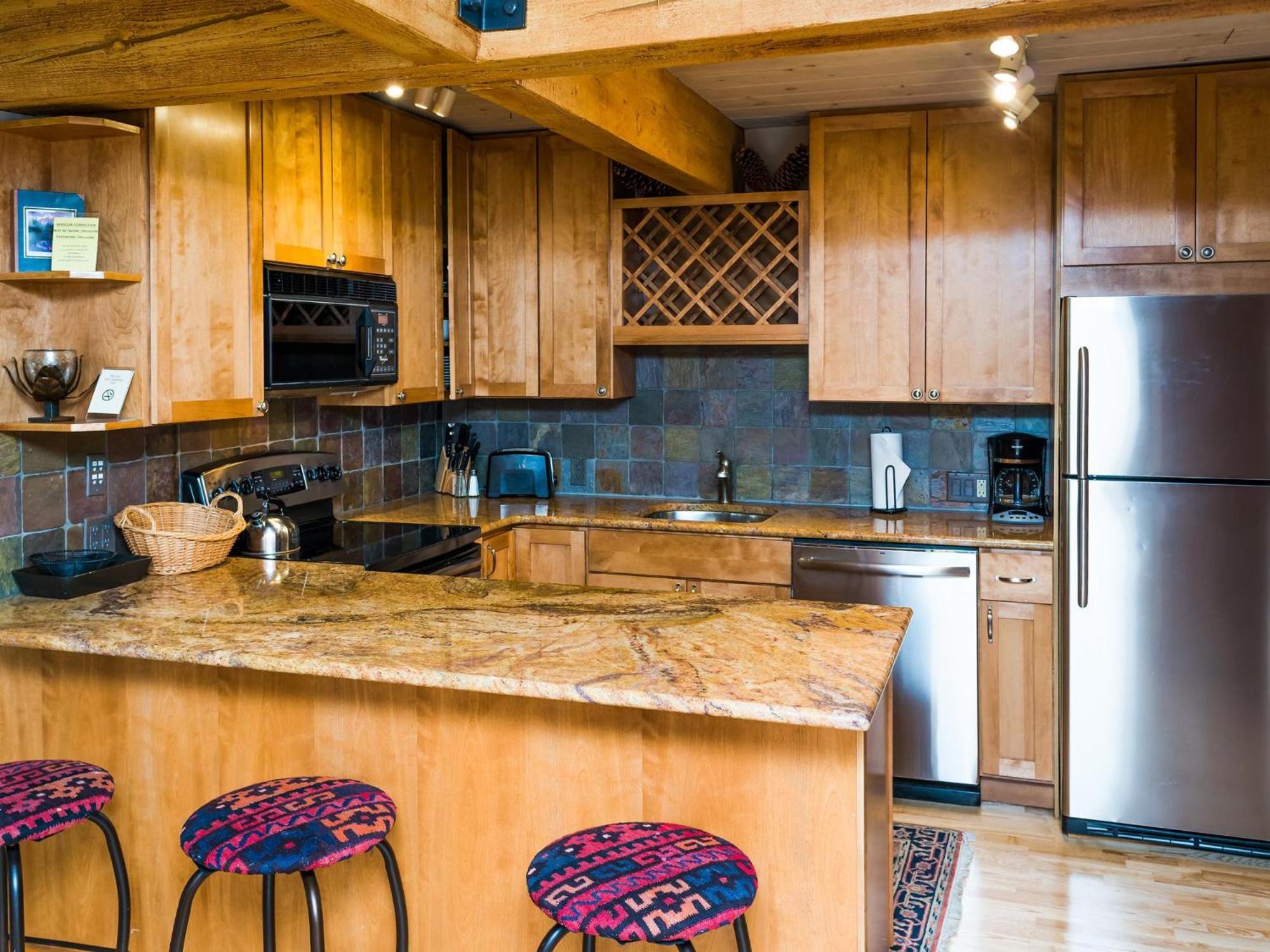 Lift One Condominiums - One, Two, Three Bedroom Units Adjacent To Downtown Aspen Room photo