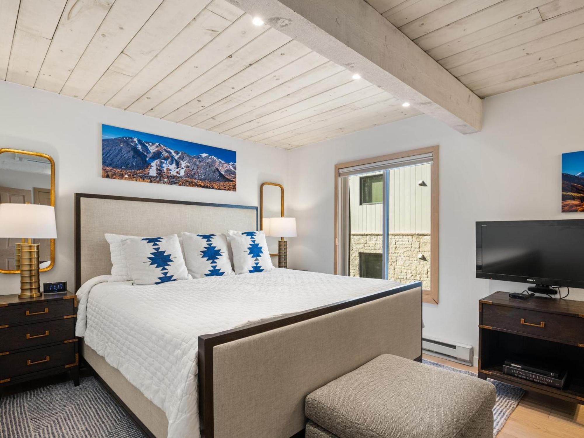 Lift One Condominiums - One, Two, Three Bedroom Units Adjacent To Downtown Aspen Room photo