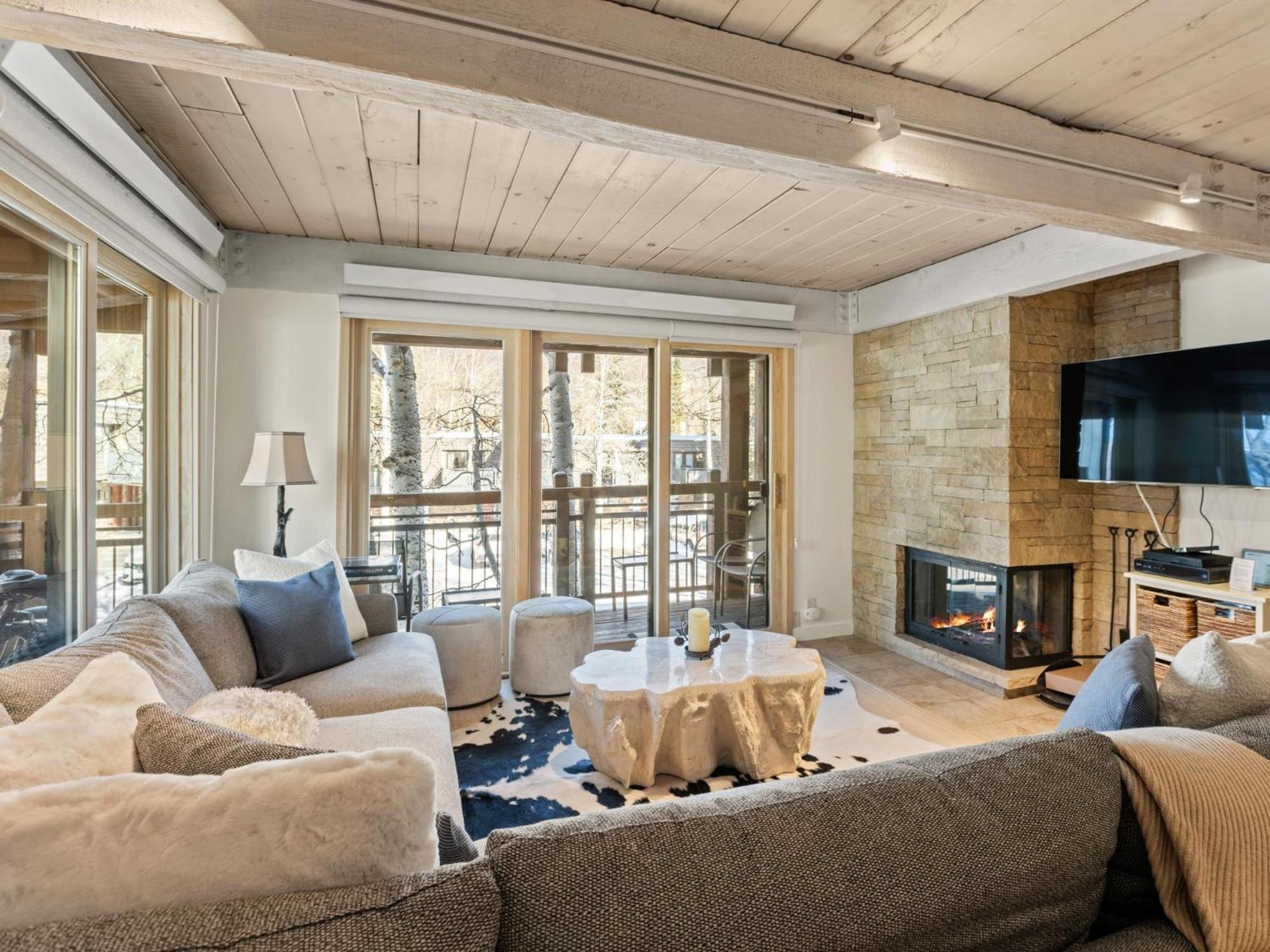 Lift One Condominiums - One, Two, Three Bedroom Units Adjacent To Downtown Aspen Room photo