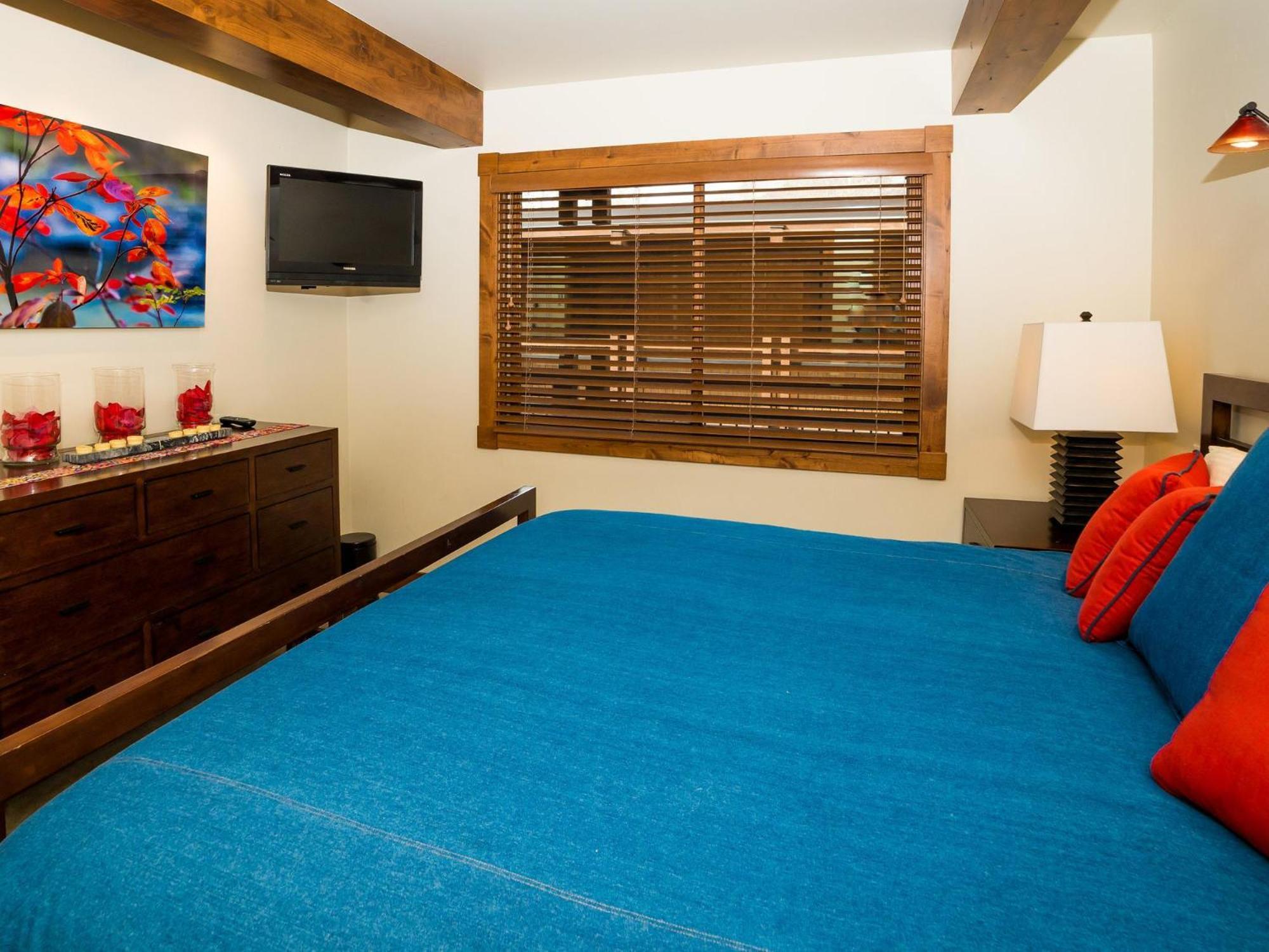 Lift One Condominiums - One, Two, Three Bedroom Units Adjacent To Downtown Aspen Room photo