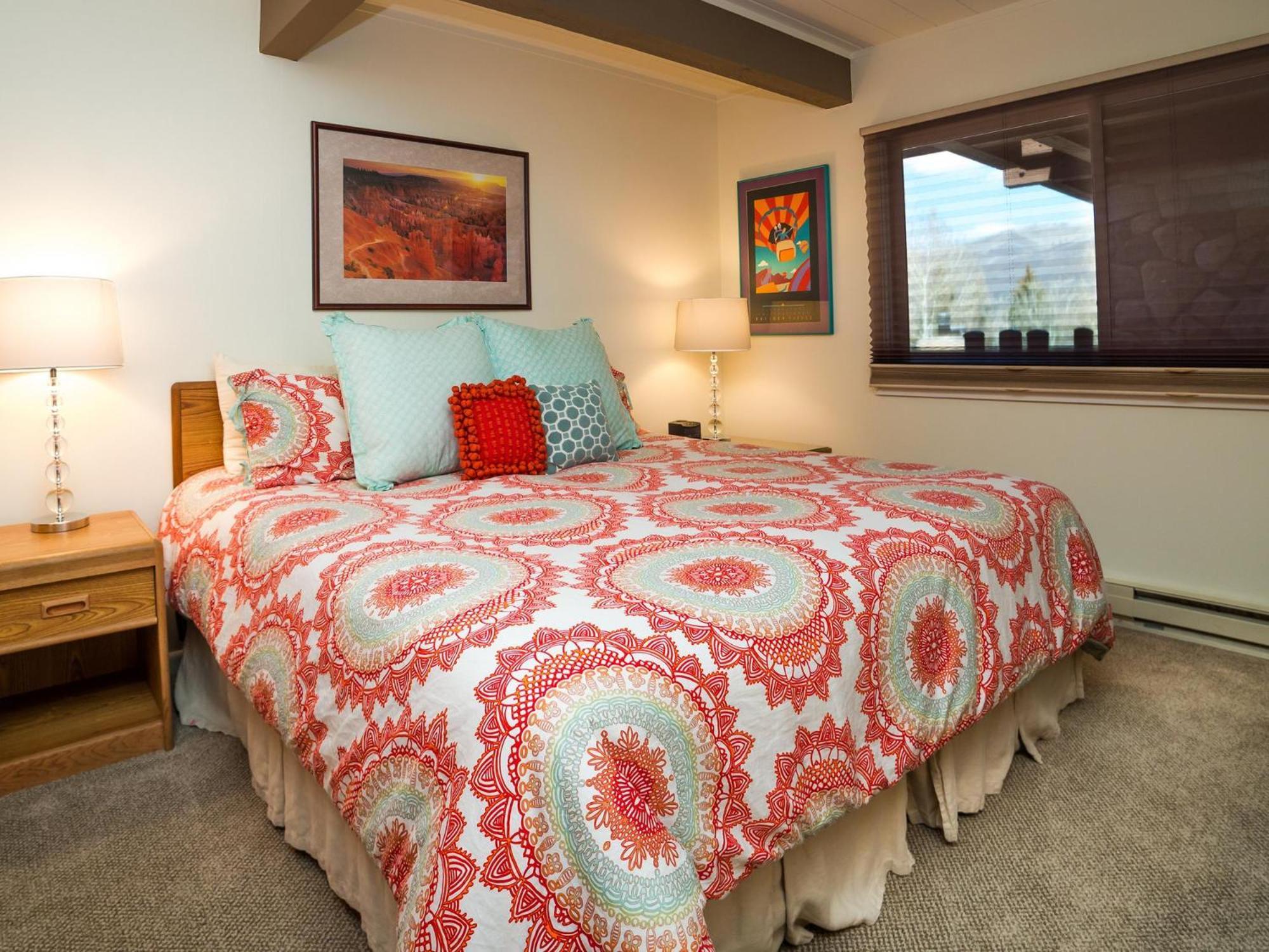 Lift One Condominiums - One, Two, Three Bedroom Units Adjacent To Downtown Aspen Room photo