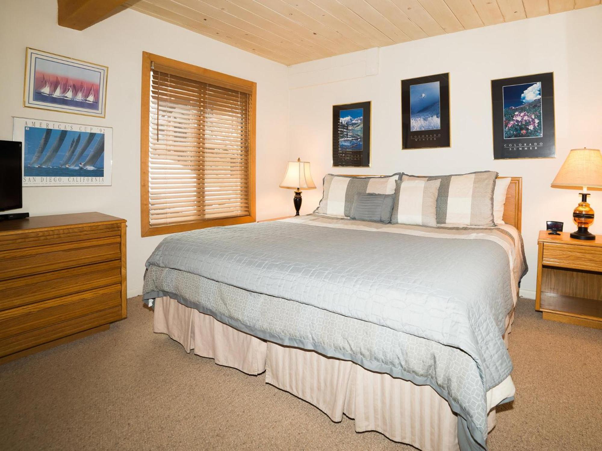 Lift One Condominiums - One, Two, Three Bedroom Units Adjacent To Downtown Aspen Room photo
